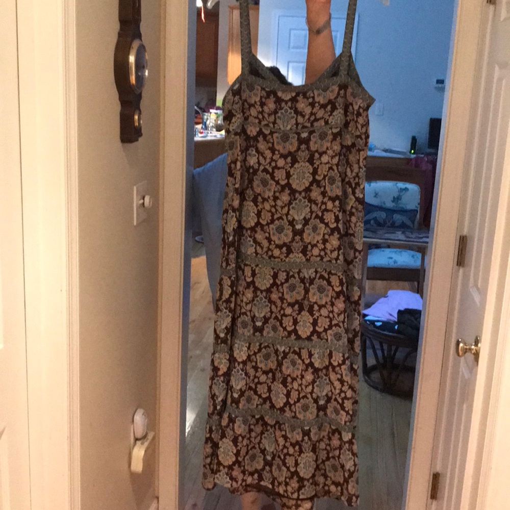Floral dress,only worn once - Picture 3 of 3